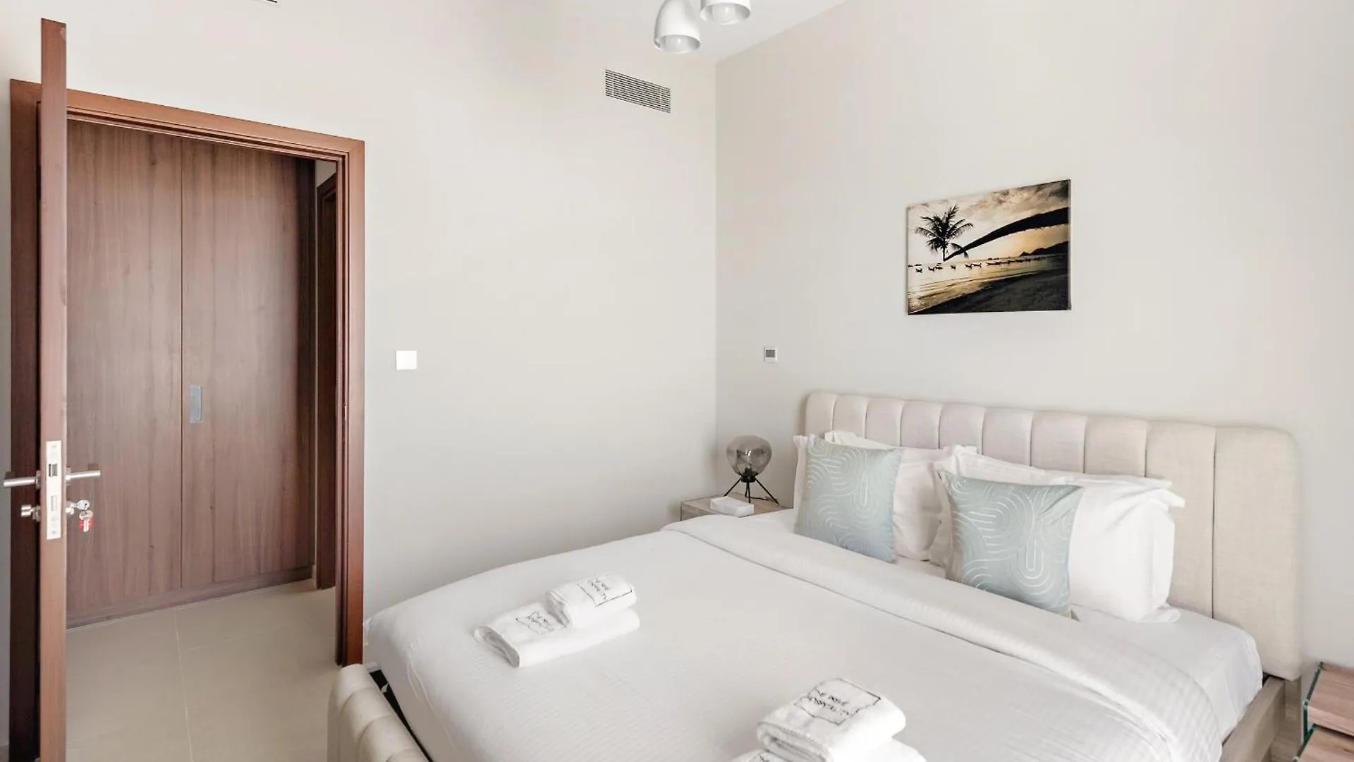 Contemporary 3 Bedroom Plus Guest Room In Vida Creek Beach Dubai United Arab Emirates